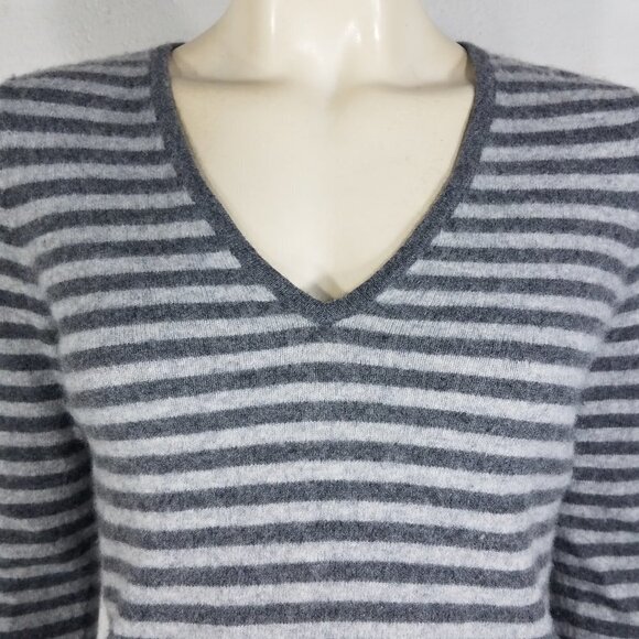 Michael Michael Kors gray striped 100% Cashmere V-Neck sweater ladies Medium - Picture 2 of 7